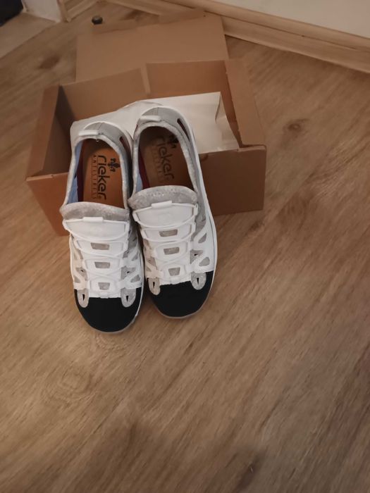 Чисто нови дамски обувки естествена кожа