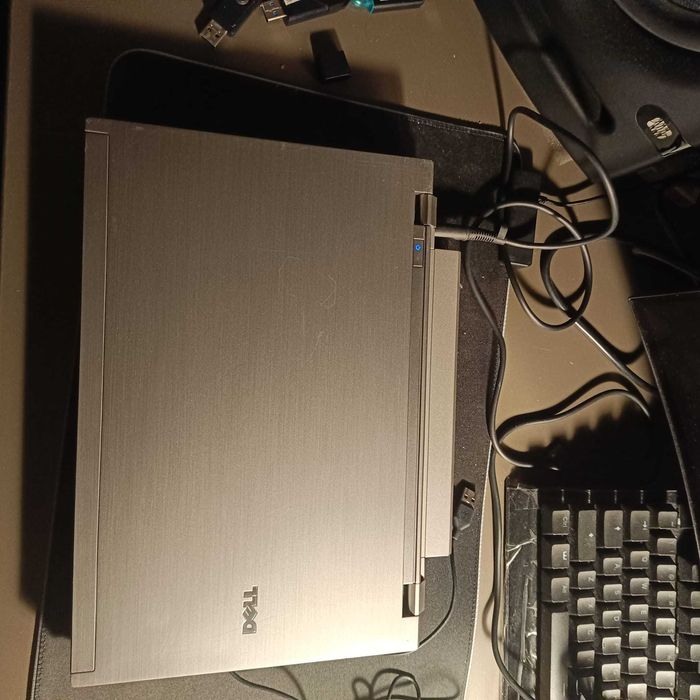 Vand laptop Dell E4310 cu procesor Intel i5 de 2.67GHz