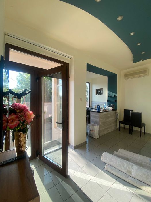 Casa cu trei apartamente separate amenajate si inchiriate in regim hotelier