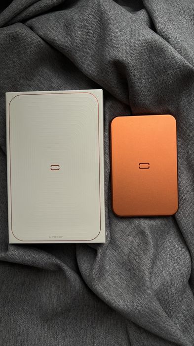 Продам повербанк BORK