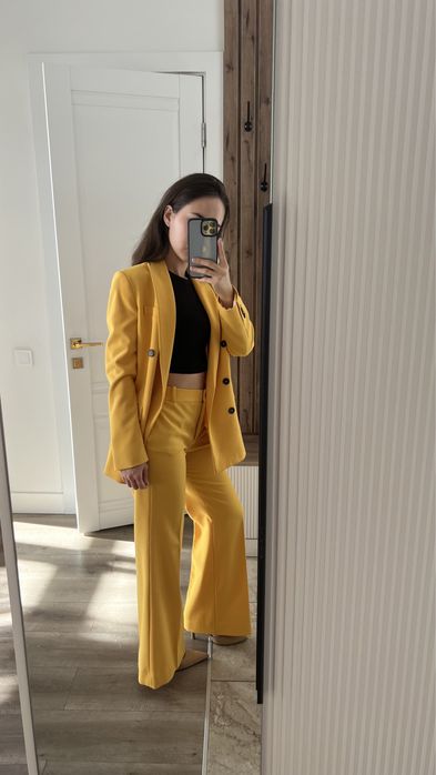 Продам костюм Zara