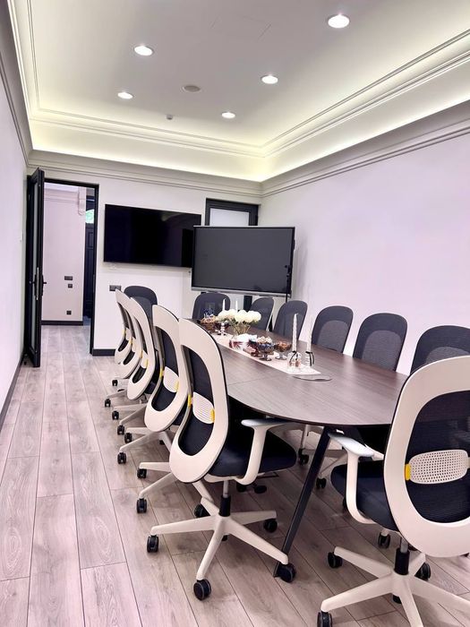 Сдается офисное помещение, ориентир: Институт Дипломатии, 228м²