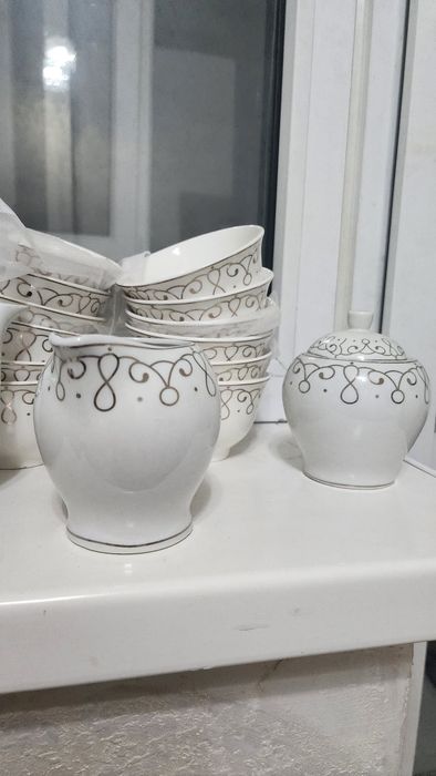 Набор посуды: чайник, пиалки, молочница, сахарница