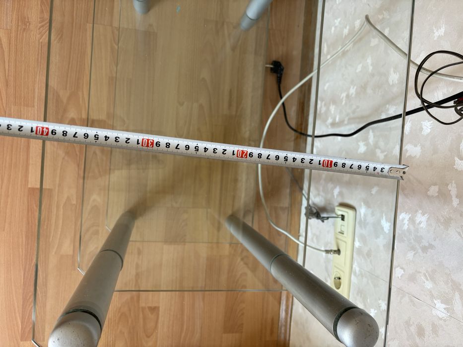 Стеклянный столик