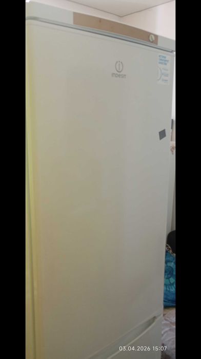 Холодильник ендесит еs 16