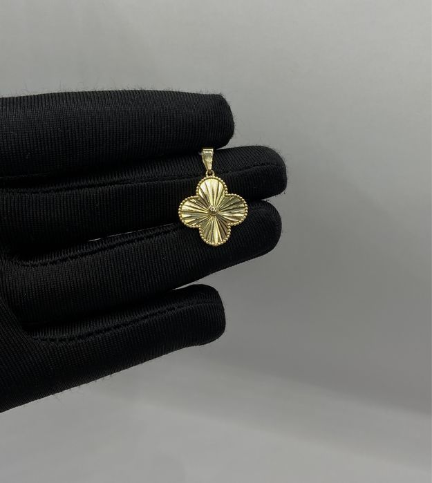 Золотой кулон 585 | Желтое золото | VanCleef, Ванклиф | 2,1 гр