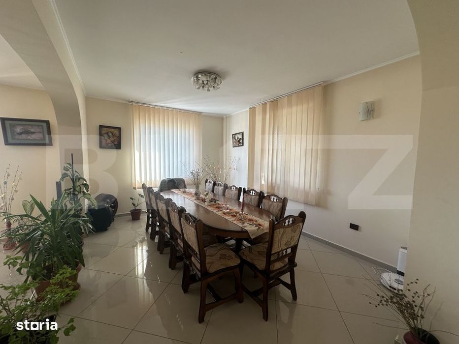 Casa spatioasa cu etaj, teren generos si livada, Zona Paulesti