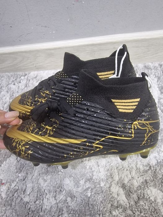 Детски бутонки за момче