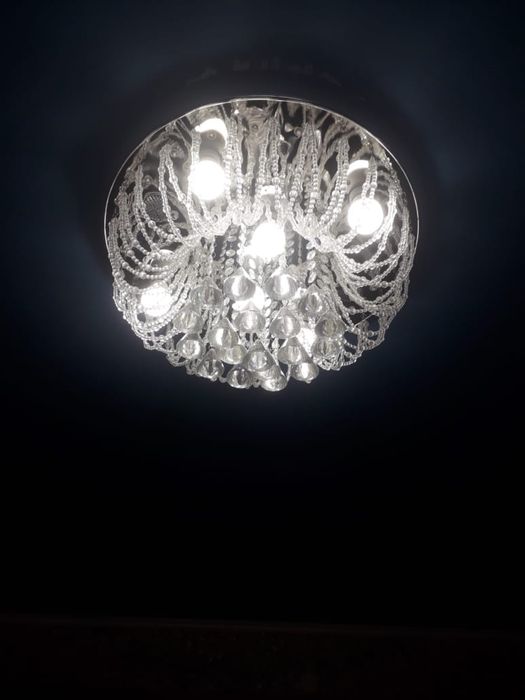 Продам люстру