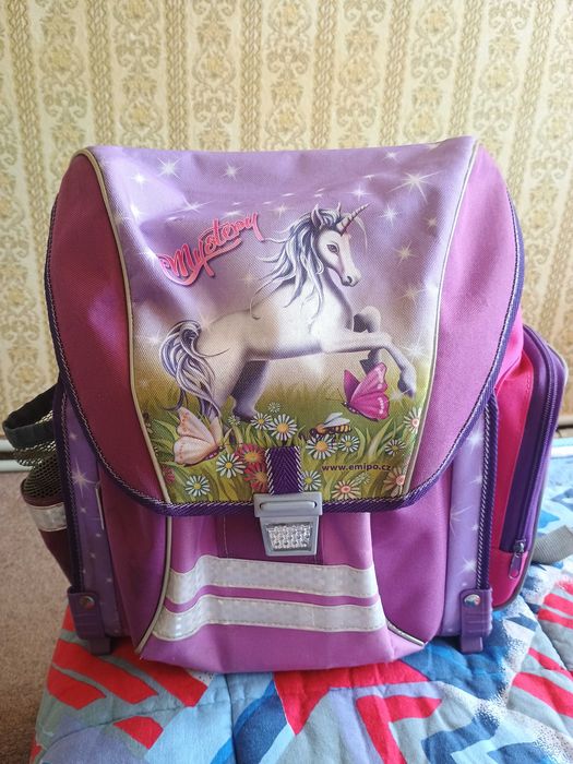 Ергономична ученическа раница за момиче – Еднорог комплект с несесер
