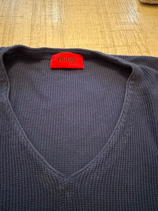 Продавам два пуловера на BOSS и BOSS orange