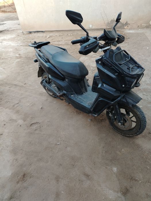Moto skuter Nukus