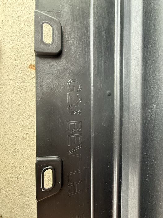 Праг за BMW i4 (G26)ляв