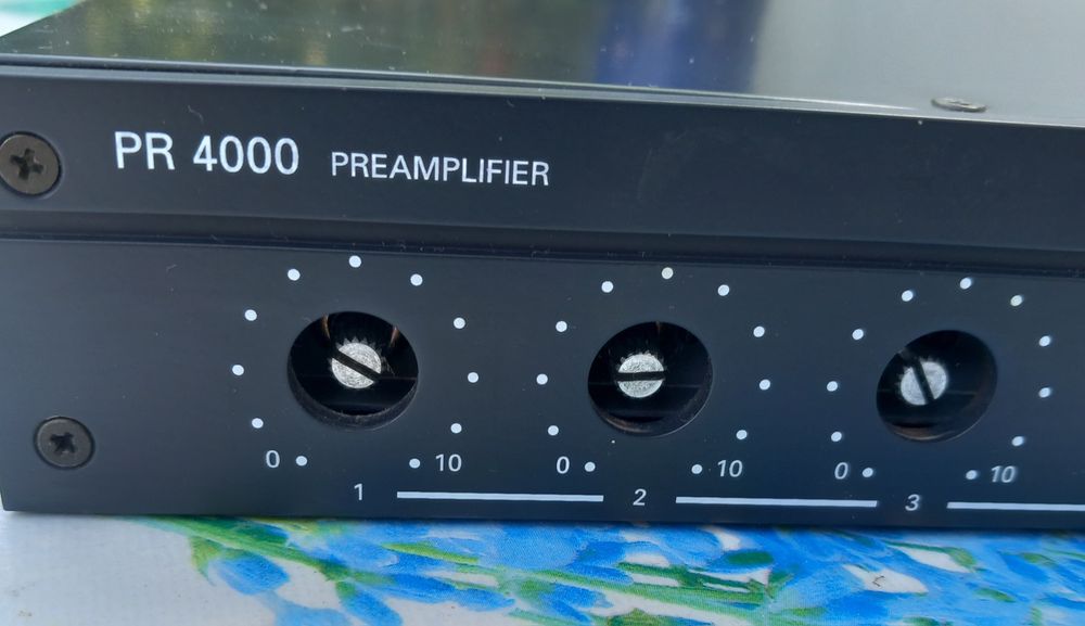 vand preamplificator rcf pr4000