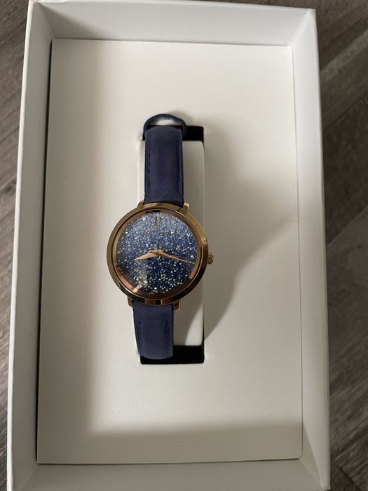 Продаю наручные женские часы