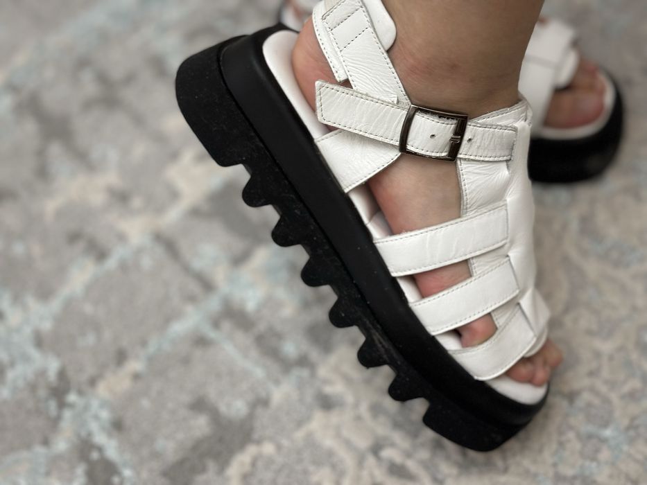 Продам сандали женские