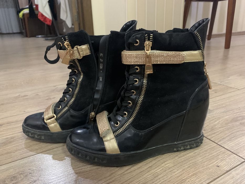 Демиссезонные ботинки