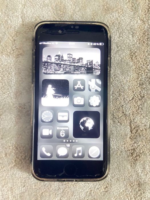 iPhone SE 2020 64 GB + AirPods