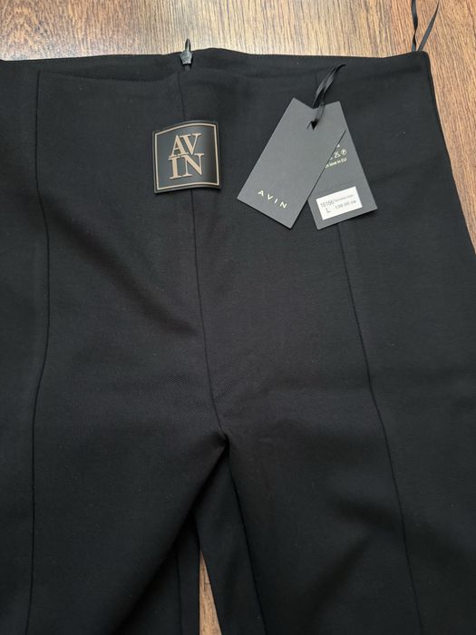 Клин черен на  Avin