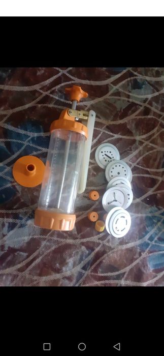 Кристални чаши, два панера за хляб, преса за сладки