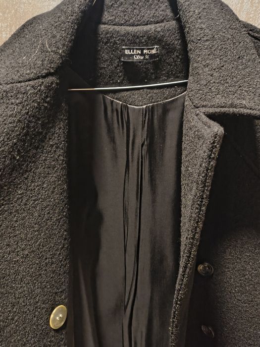 Черно вълнено палто