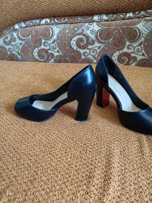 Продам новые туфли