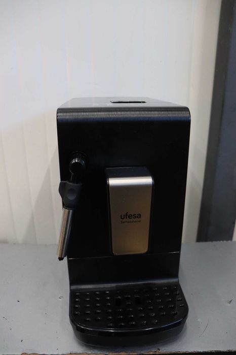 Суперавтоматична кафемашина Ufesa Sensazione, 20bar, сензорен екран