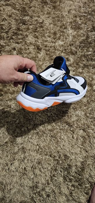 Vând adidasi mărimea 43