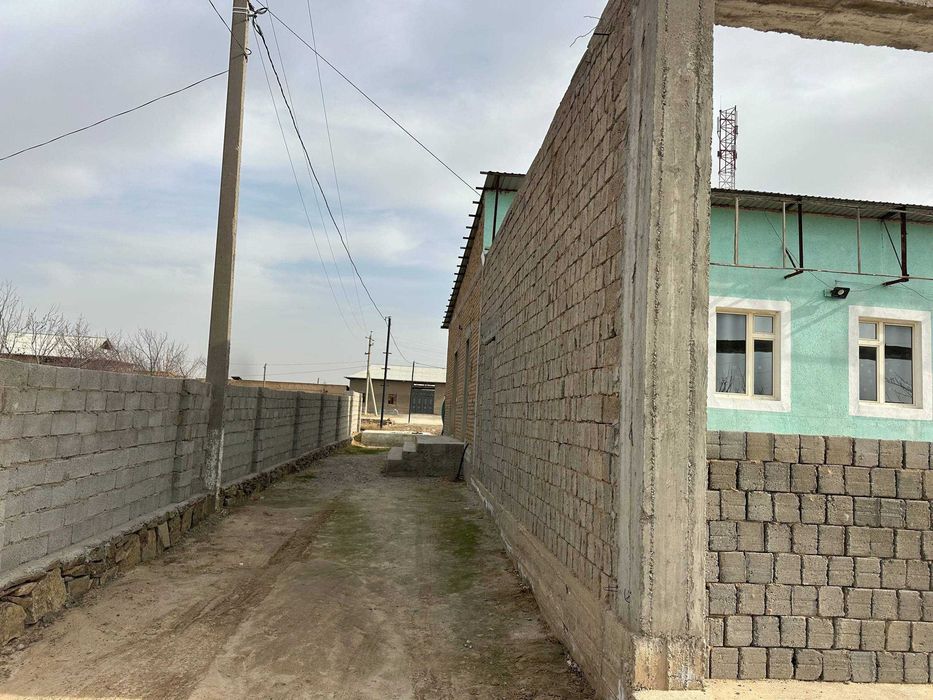 СРОЧНО  Чойхона сотилади  катта майдони билан Сув, свет, газ бор