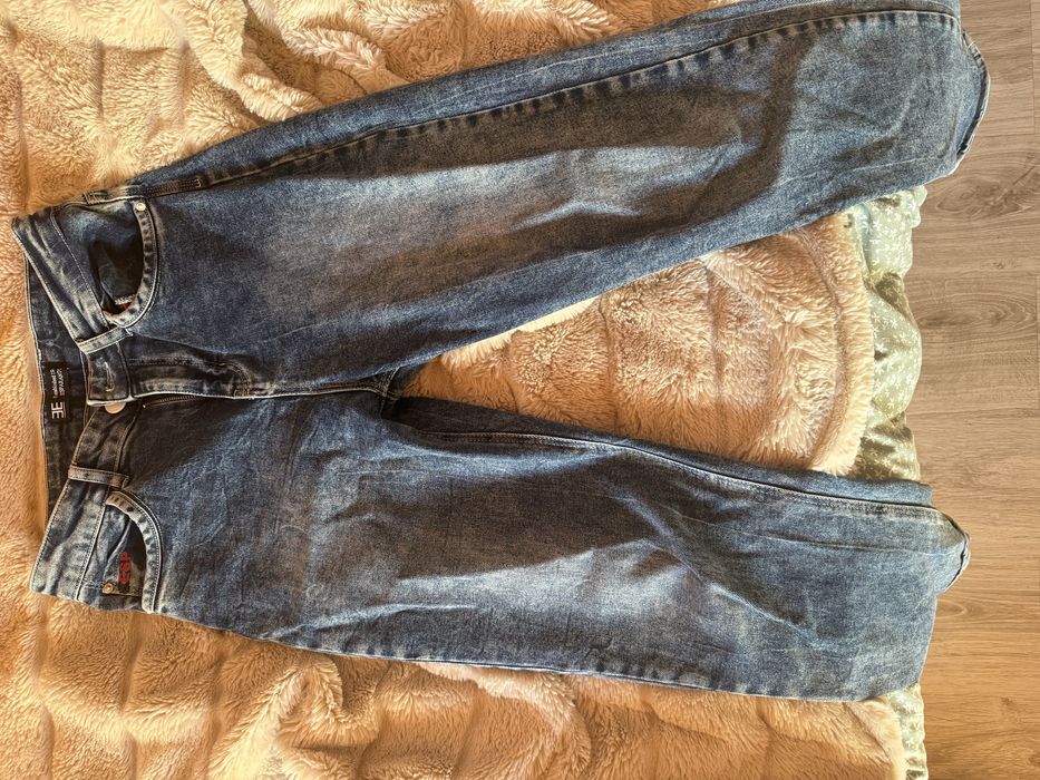 Дамски дънки.