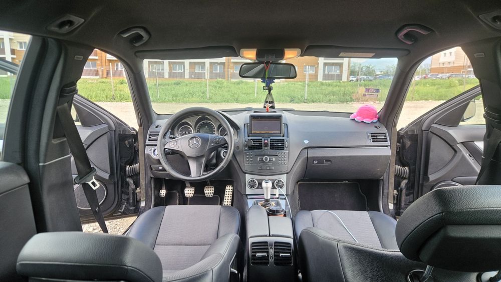 Vând Mercedes-Benz Clasa C 220 CDI, nivel de echipare de top Avantgarde, an fabricație 2008.
