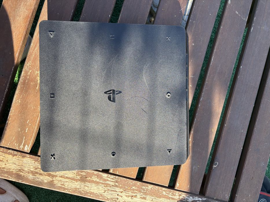 Vand Ps 4 cu 2 manete si 13 jocuri