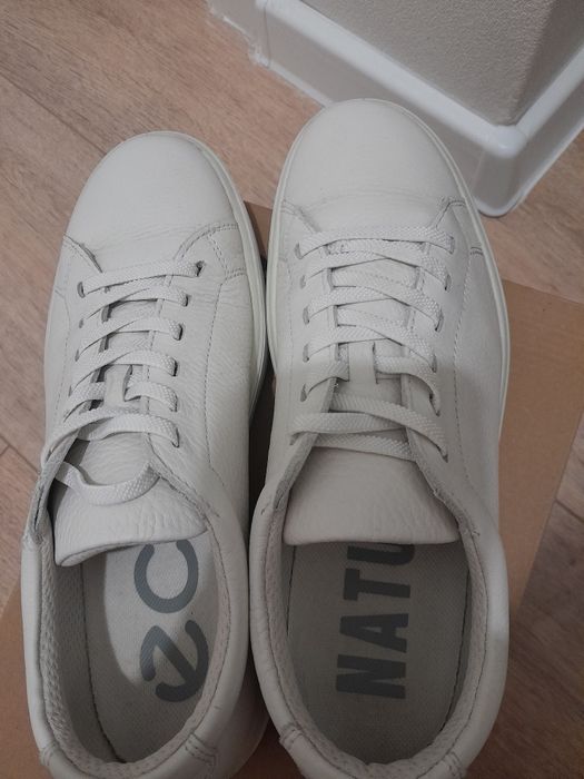 Белые кожанные кеды ecco