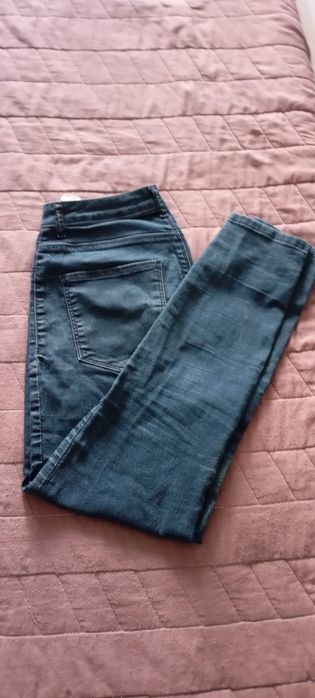 Продам джинсы на 42-44