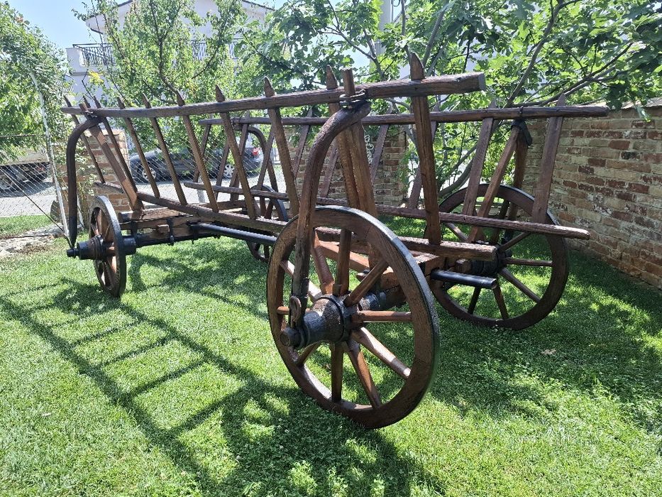 Căruță cu roți de lemn