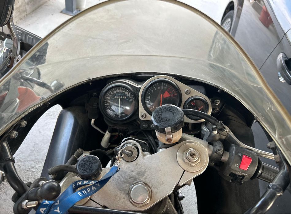 Kawasaki ZX750P Ninja Custom – Sportivă, aspect agresiv