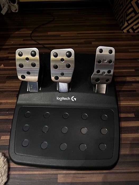 Logitech G29 с лост и приставка за F1