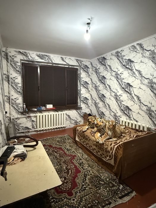 срочно продаётся уютная квартира в хорошем районе.