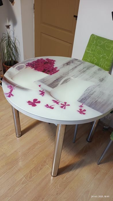 Vând masa rotunda sticla