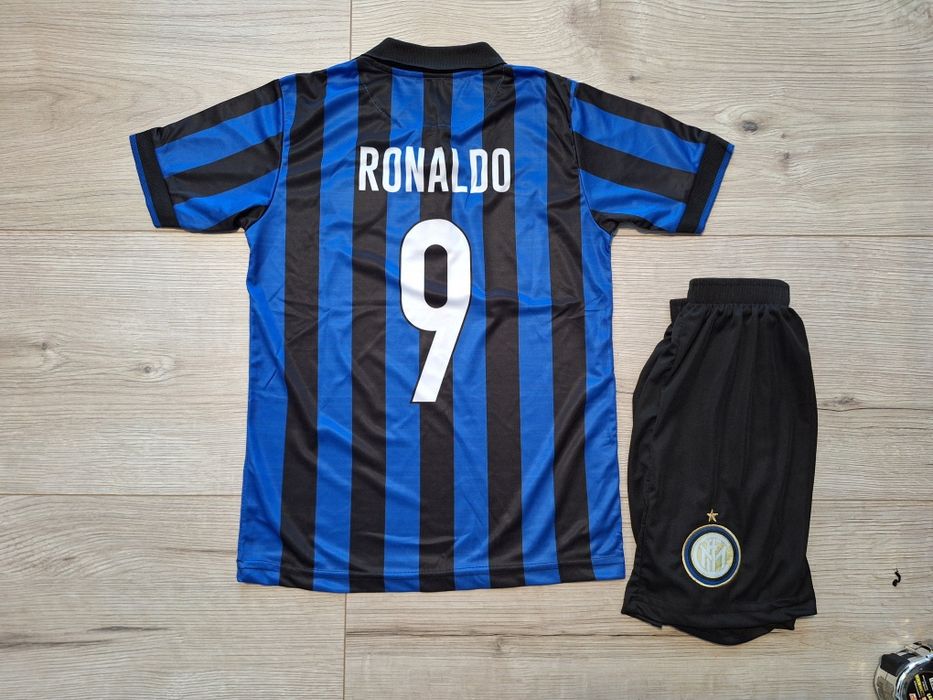 Детски екип на Роналдо Феномена Интер ретро модел!!!
