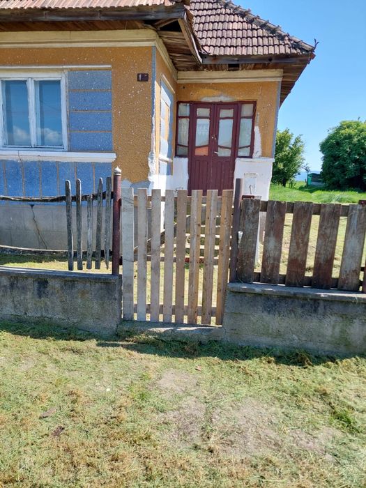 Vand teren cu casa nelocuibila Mocira