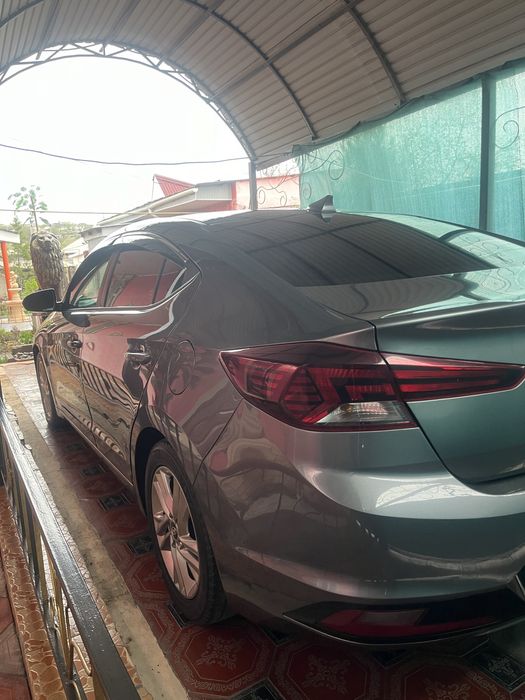 Hyundai Elantra авто