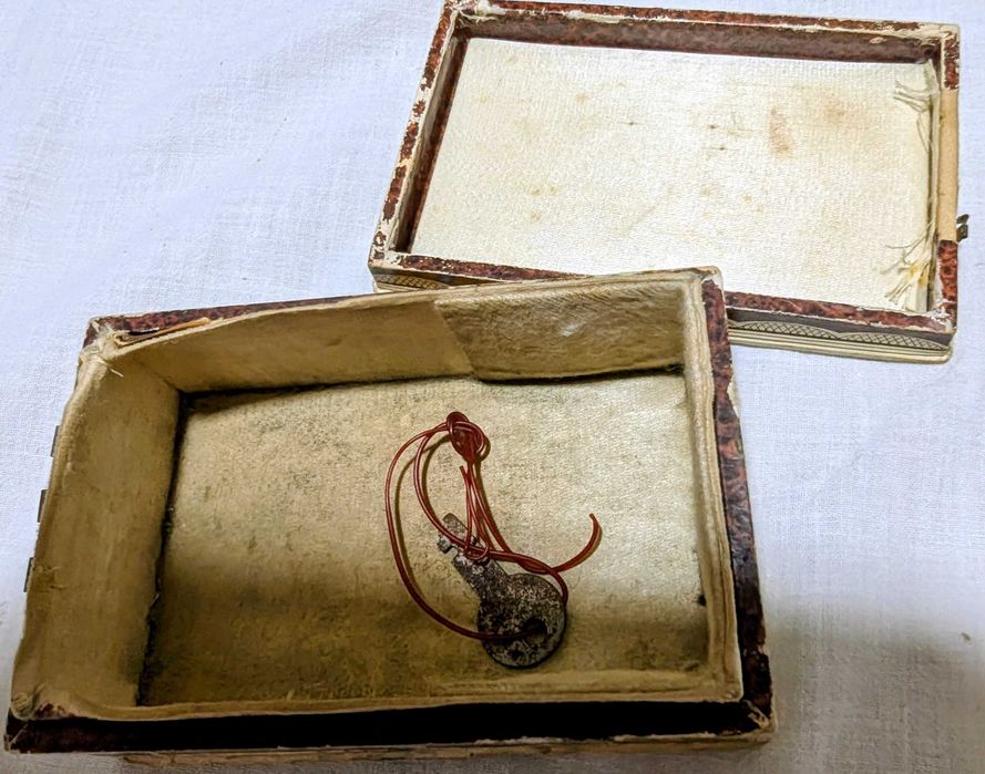 Cutie vintage GUERLAIN rară anii ’30 fostă cutie de parfum franțuzesc