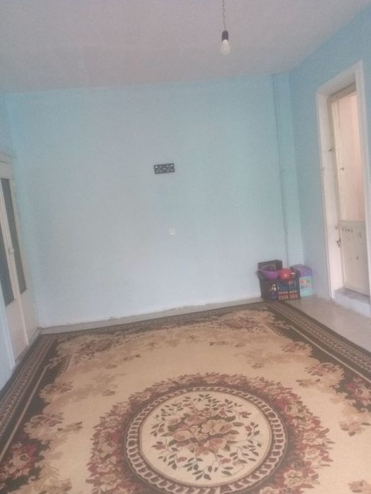 Квартира сотилади. Карши 3 м.р. 3 этаж 1 комнатная.