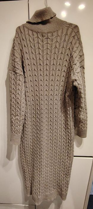 Rochie groasa lunga pe gat mulata pe corp, maro 38-42 ca noua de iarna