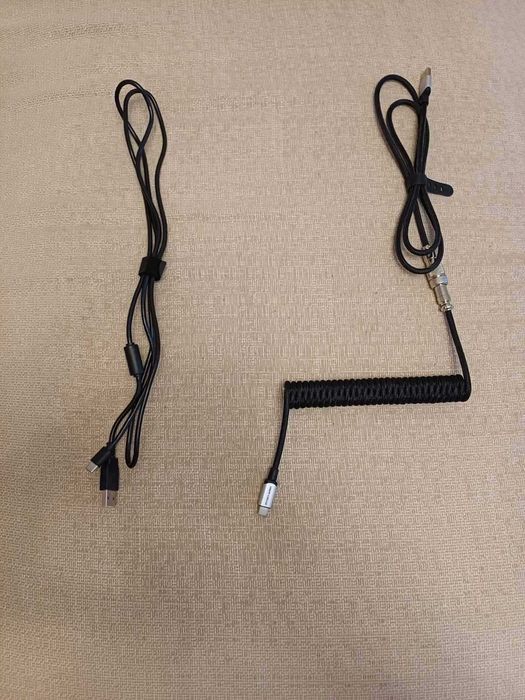 Продавам механична клавиатура Attack Shark X68 HE – почти нова, в отлично състояние! Идва с два кабела! Всичко работи перфектно!