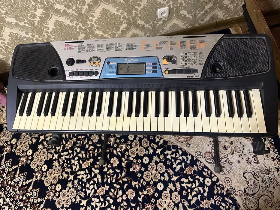 Синтезатор YAMAHA PSR-170.