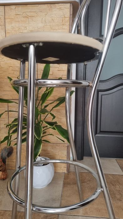 Vând scaune bar/bucătarie nefolosite