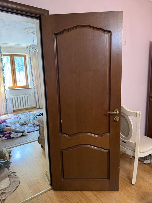 Продам двери массив дуб натуральная дерево