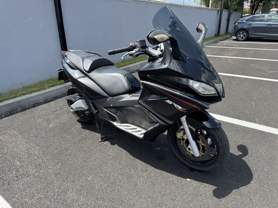 Aprilia SRV 850 maxi scuter gilera gp 800